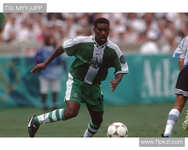 足球巨星场外风采：从慈善事业到个人生活揭秘球员多面人生